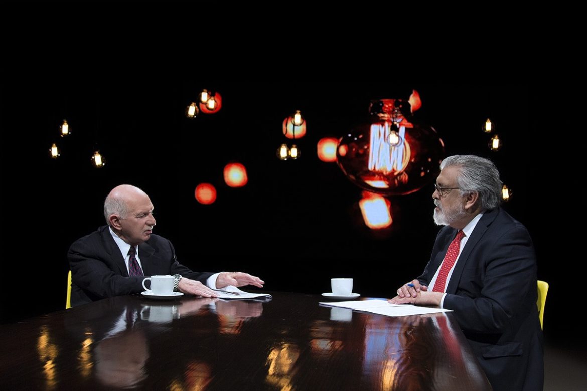 Mark Schneider, cinco décadas con El Salvador y Latinoamérica